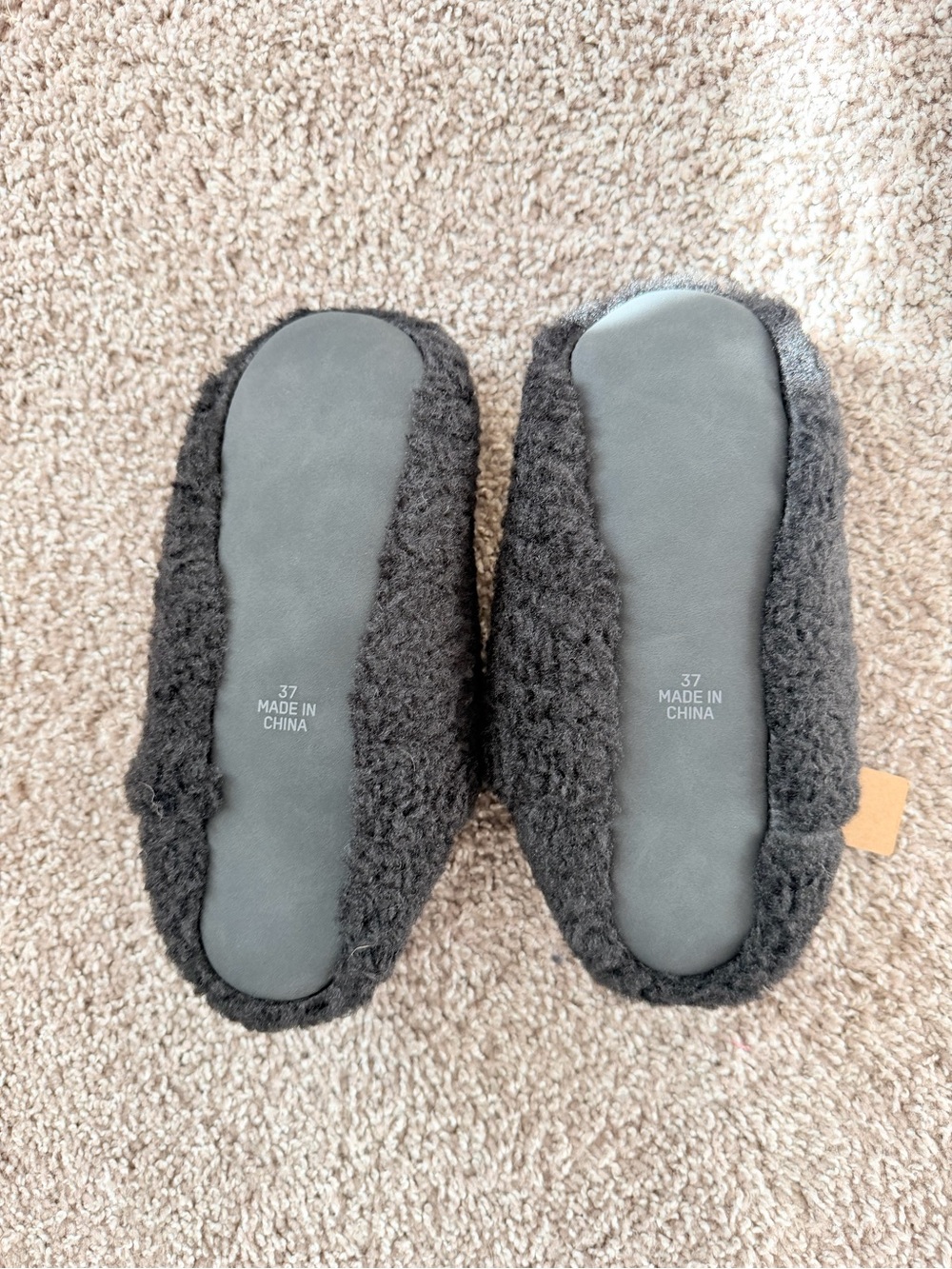 Skims x Cactus Plant Flea Market Sherpa Slippers size 37/7 limited edition NWT - Picture 7 of 13